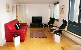 Joivy Inviting Flat With Parking In Canonmills
